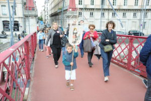 Procession messe 75 ans canonisation Sainte Jeanne