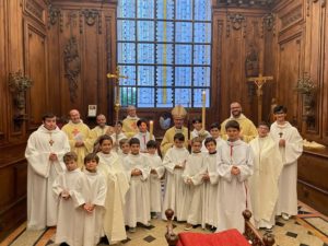 Photo enfants de coeur 75 ans canonisation Saint Jeanne